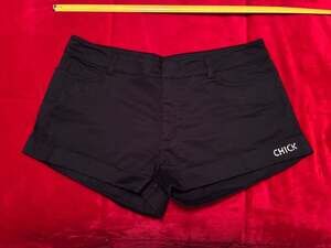 Chick by Nicky Hilton Black Low Rise Cuffed Shorts Sz 9 A445